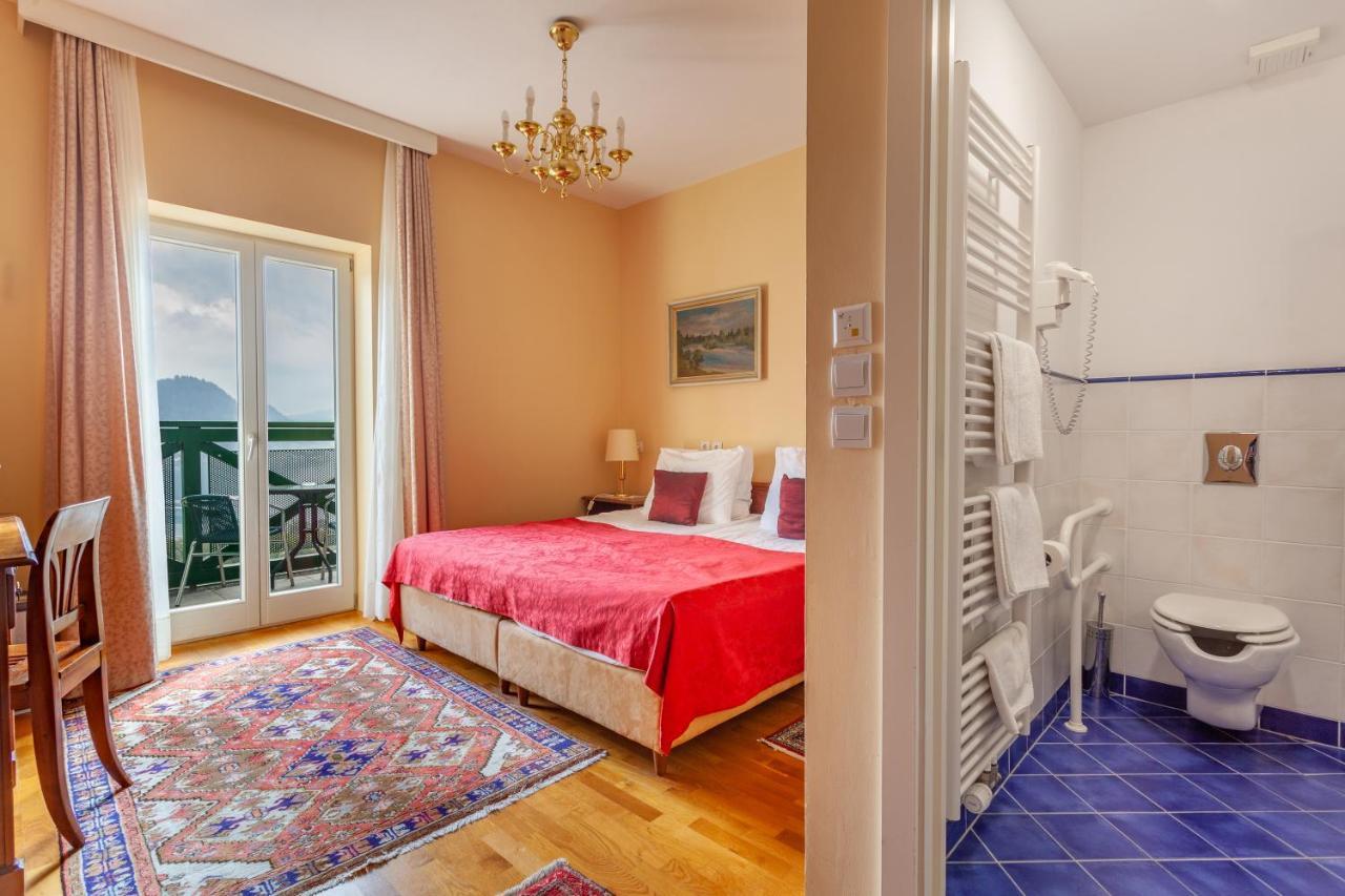 Double or Twin Room Balcony Lake View,1339904360:JPEG